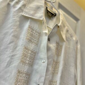 Vintage 100% Linen embroidered button down long sleeve top. Size 8 medium